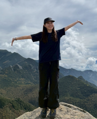女性1名