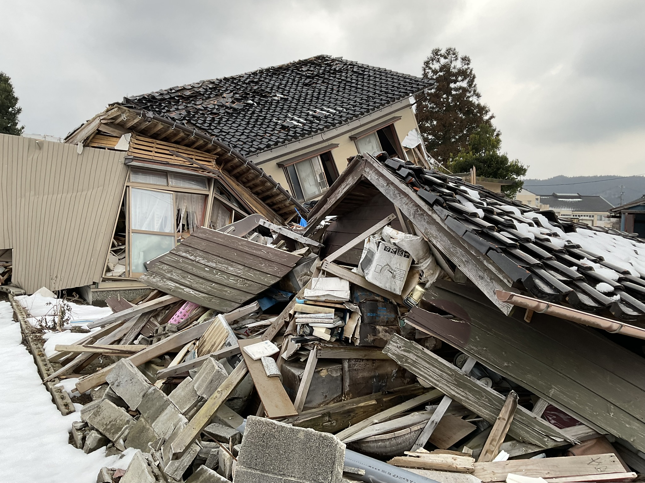倒壊している家屋